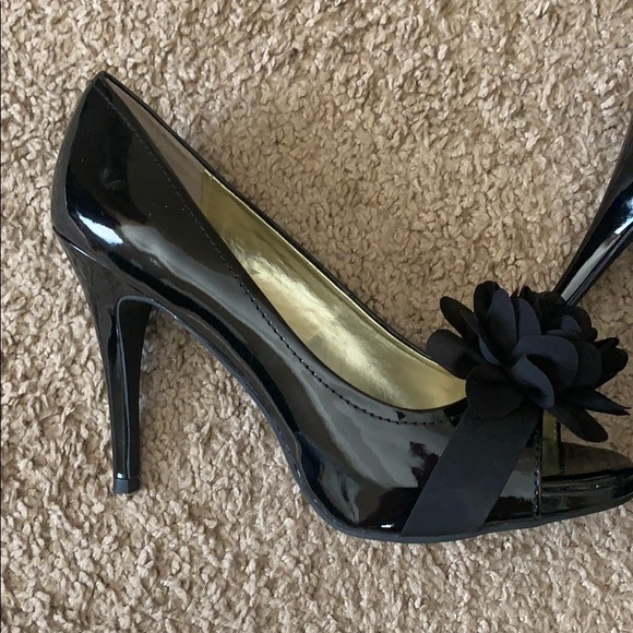Heels - Picture 4 of 4